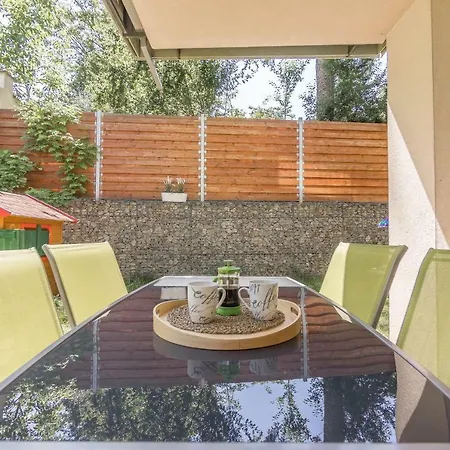 Apartamento New Modern Apt With Terrace And Private Garden