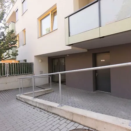 New Modern Apt With Terrace And Private Garden * Praga