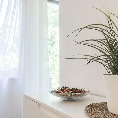 Apartamento New Modern Apt With Terrace And Private Garden