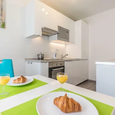 Apartamento New Modern Apt With Terrace And Private Garden *