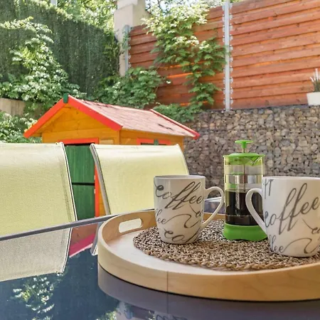 New Modern Apt With Terrace And Private Garden Apartament *