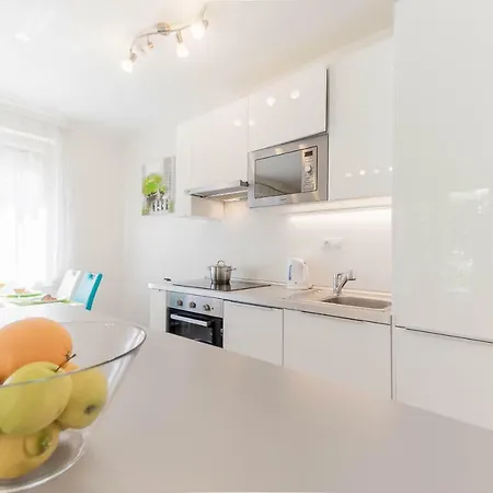 New Modern Apt With Terrace And Private Garden Apartament *