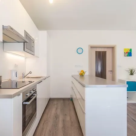 New Modern Apt With Terrace And Private Garden Apartament Praga